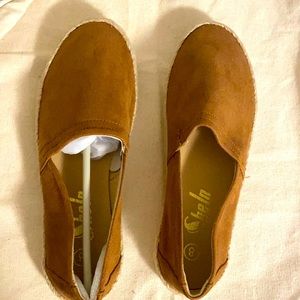 Cute tan work loafers 🤗🤗🤗 NEVER WORN !